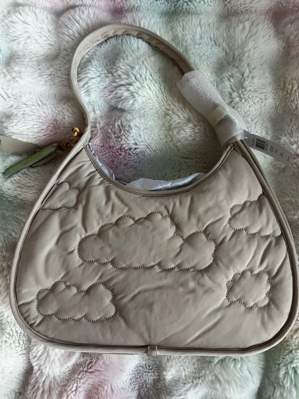 Coachtopia BNWT Neutral Beige Quilted Cloud Shoulder Bag with Patch Detail - Picture 3 of 4